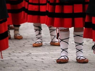Euskal dantzen ikastaroa martxan ipini gura dute 