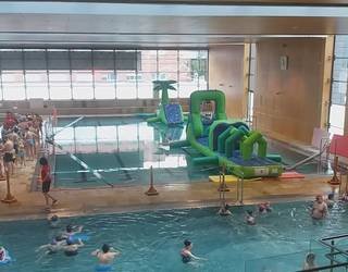 Uretako puzgarriak zapatu honetan Landakoko igerilekuetan