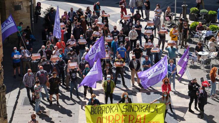 LABek "borroka sindikal feminista" defendatu du Durangon eta Zornotzan egindako kontzentrazioetan