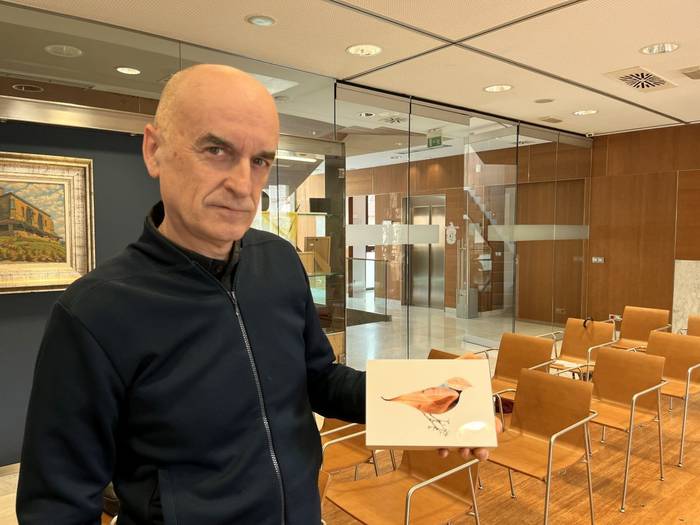 "Txori baten berotasuna eta arintasuna dituen pieza sortu gura izan dut"