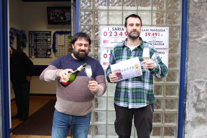 Espainiako Loteriako lehenengo sariak 4 milioi inguru utzi ditu Abadiñon