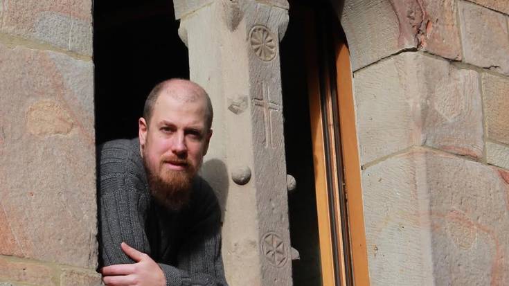 “Liburua idaztea erabaki genuen, inon argitaratuta ikusten ez genituen zenbait hausnarketa plazaratzeko"