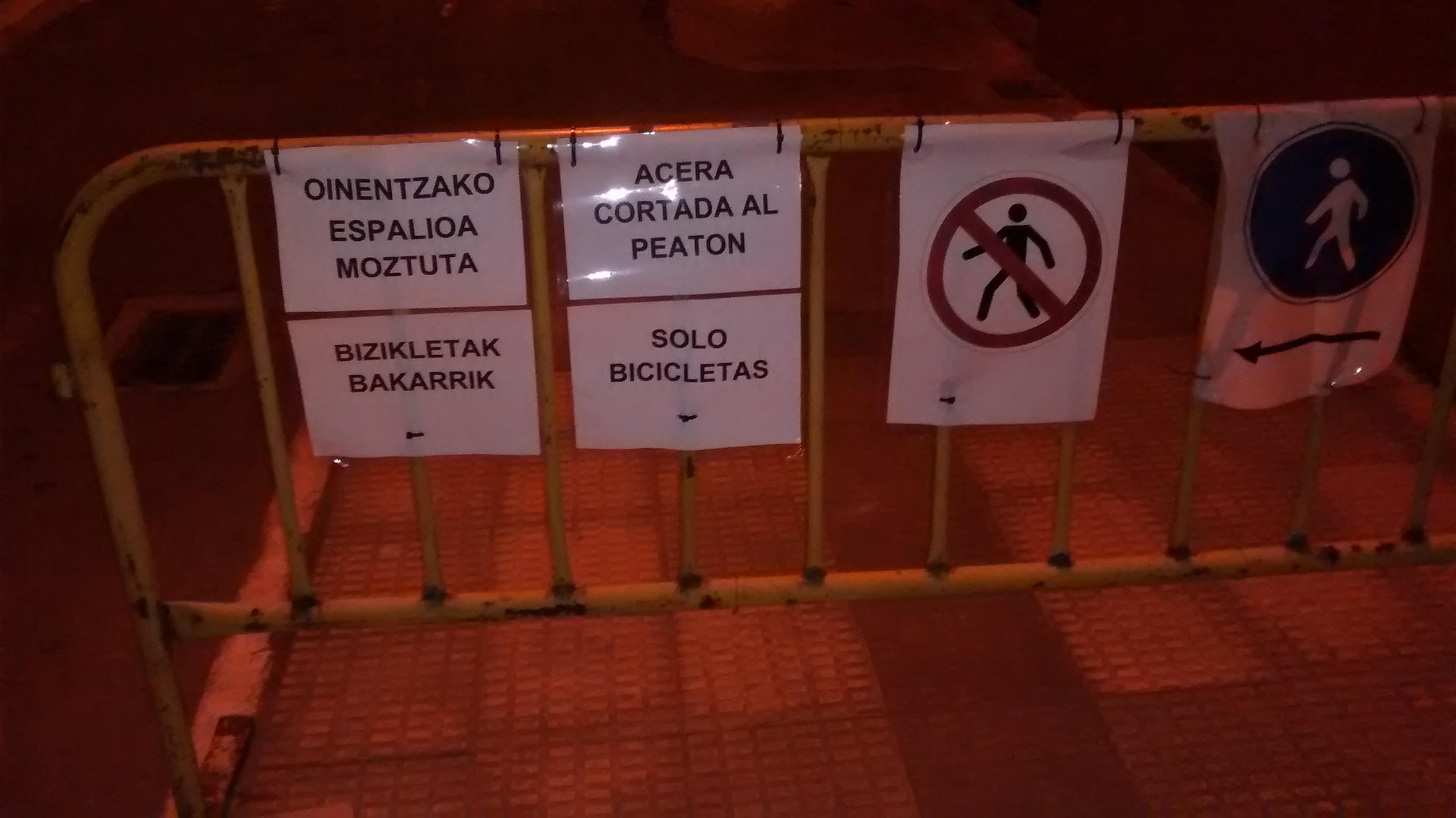 'Oinentzako espalioa moztuta'