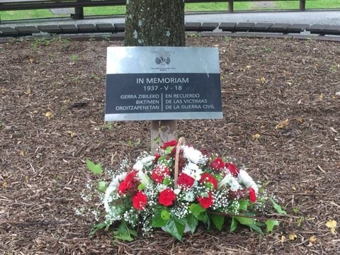 Zornotzan Gerra Zibilean hildakoak gogoratu dituzte