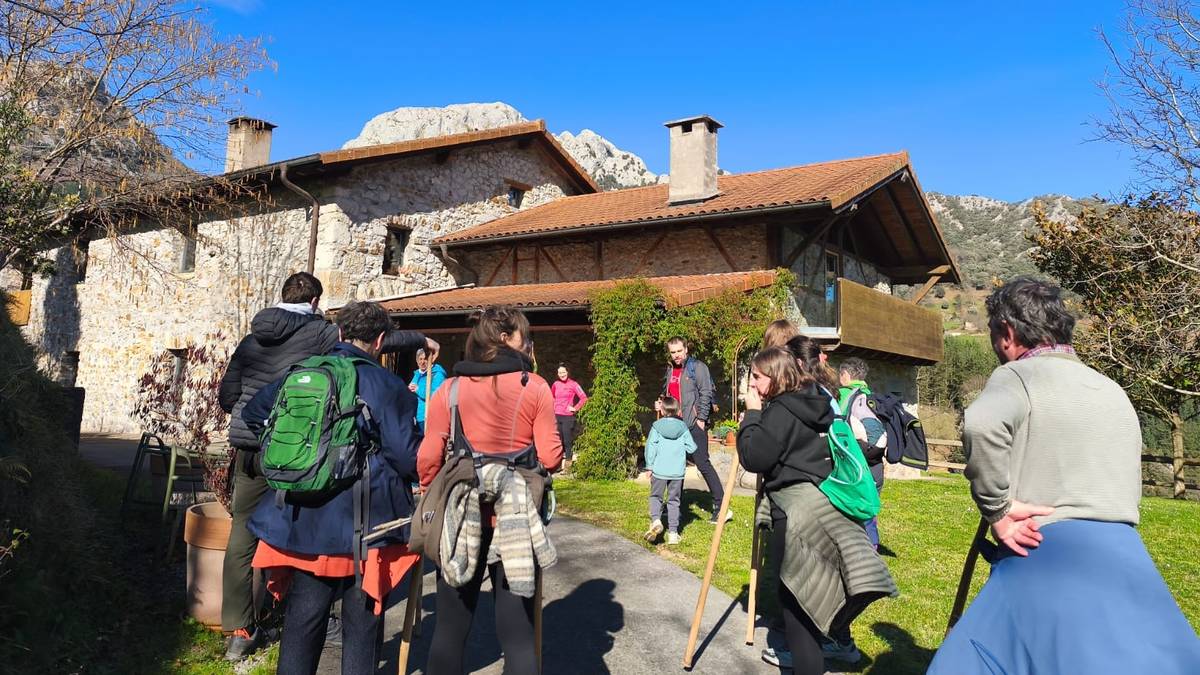 Mañarian 700 euro batu dituzte Santa Ageda koplak abesten