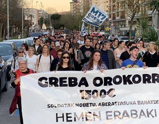 [BIDEOA] Durangon manifestazio jendetsua egin dute greba eguna amaitzeko