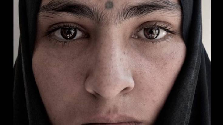 Afganistango emakumeei buruzko argazki erakusketa, Iturrin