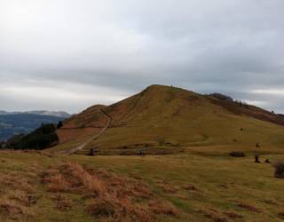 Alpino Tabirak udaberri-udako egitarau zabala antolatu du: mendi irteerak, zeharkaldiak eta bidaia bereziak