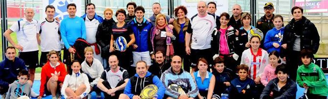Padel zaletasunari bidea eman diote Durangoko elkarte berri bik
