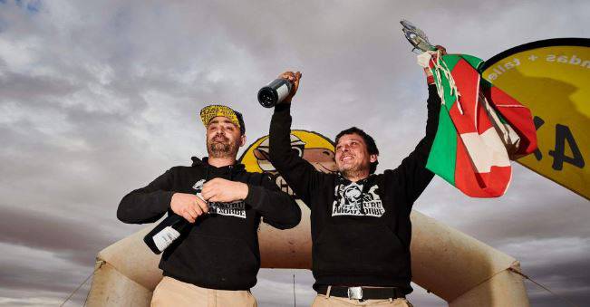 Eneko Barroeta ‘Barru’-k eta Arrizen Sagarduyk Maroc Challenga irabazi dute euren kategorian Panda auto batekin