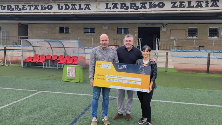 Gertasporten Futbol Festan batutako 1.507 euroak Aspanovas elkarteari eman dizkiote