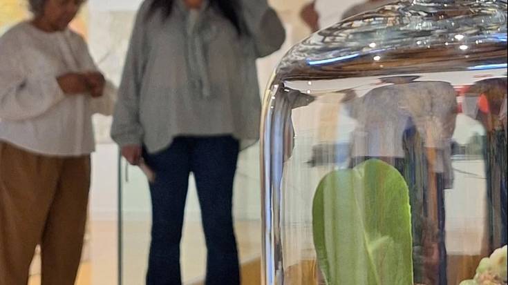 'Ikusiezina baina ahaztezina'. Lurrinaren eta kosmetikaren historia'