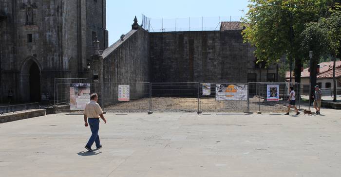 Arkeologoak irailean hasiko dira Otxandioko plazan indusketak egiten