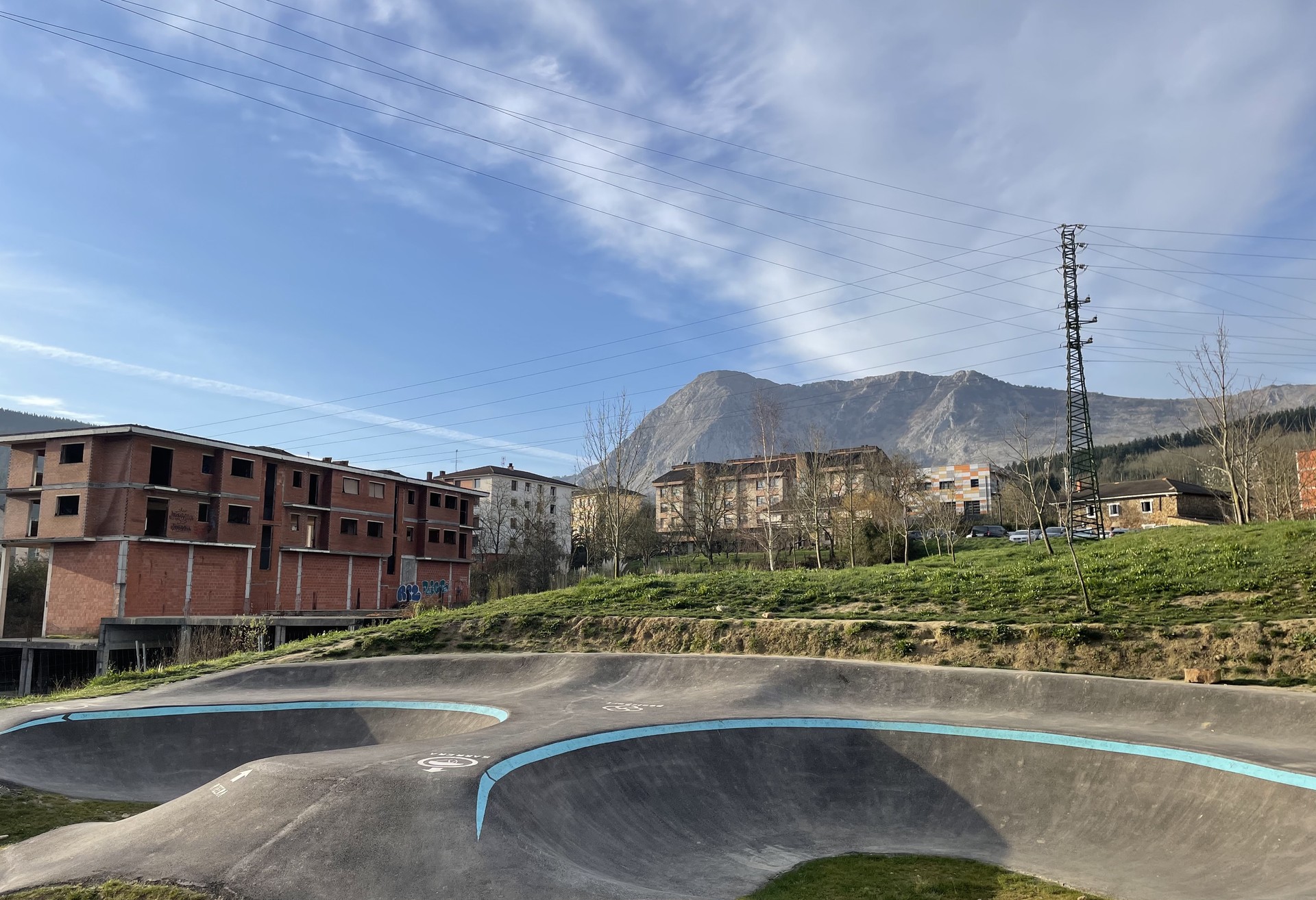 Atxondoko kirol parke berriak parkour pista, kalistenia gunea, rokodromoa eta tirolina izango ditu