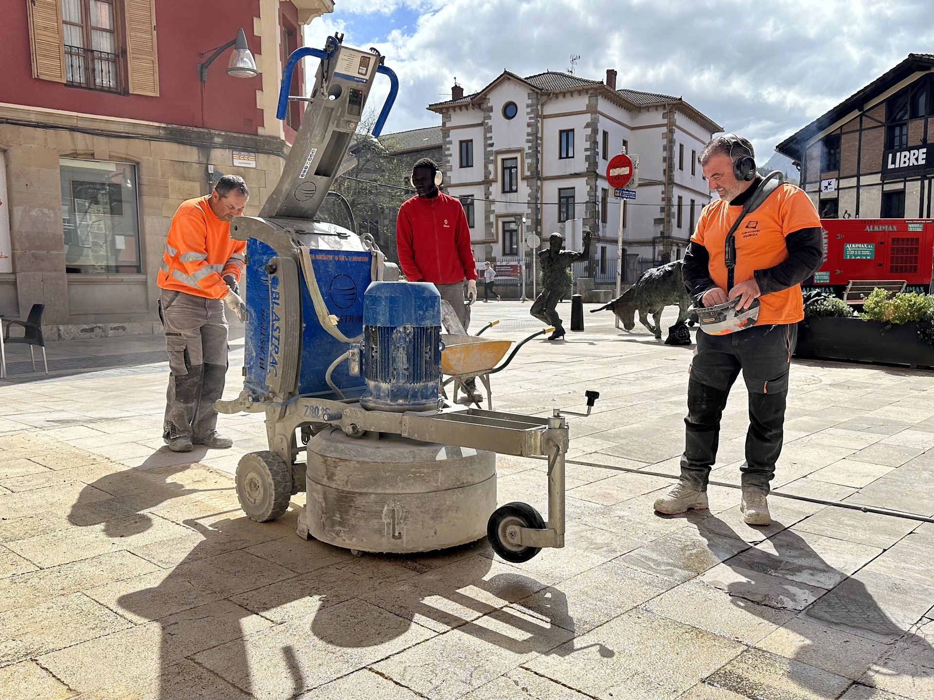 Laban egitea saihesteko lanak hasi dituzte Durangoko Alde Zaharrean