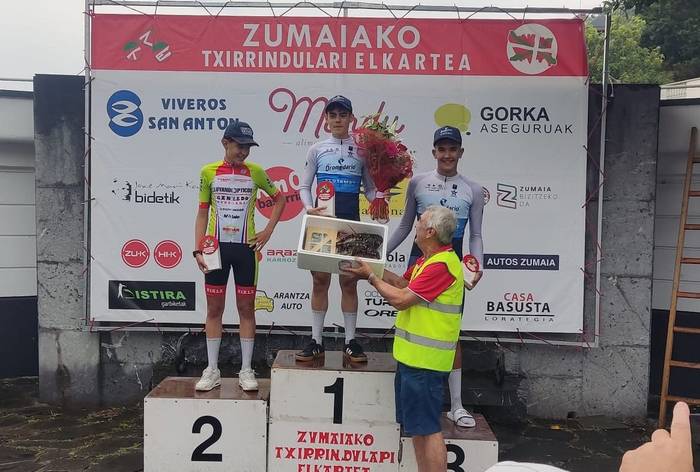 Amets Eguren lehenengo eta Aratz Asumendi hirugarren Zumaiako lasterketan