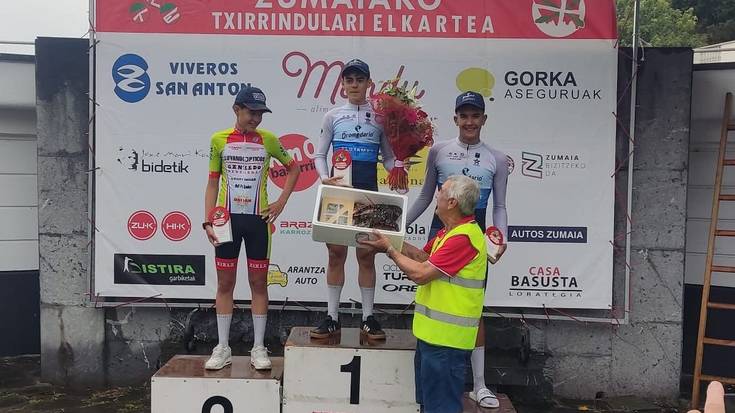 Amets Eguren lehenengo eta Aratz Asumendi hirugarren Zumaiako lasterketan