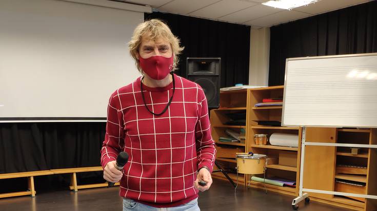 Julian Iantzik euskararekin izandako bizipenak partekatu ditu Berrizko institutuan