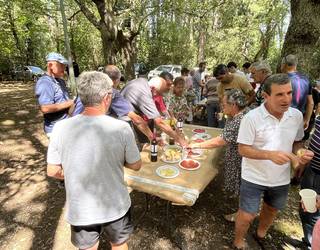 [ARGAZKI GALERIA] Mañarian San Joan eguna ospatu du ermitaren bueltan