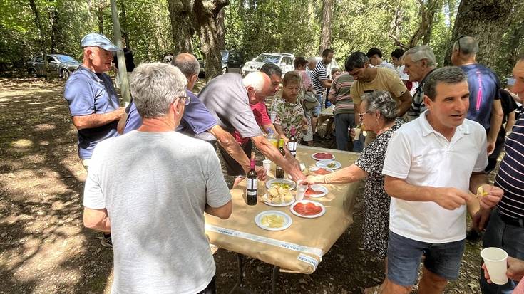 [ARGAZKI GALERIA] Mañarian San Joan eguna ospatu du ermitaren bueltan