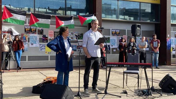 [ARGAZKI GALERIA]: Kulturgintzako eragileen etenaldi jendetsua Palestinako genozidioaren kontra