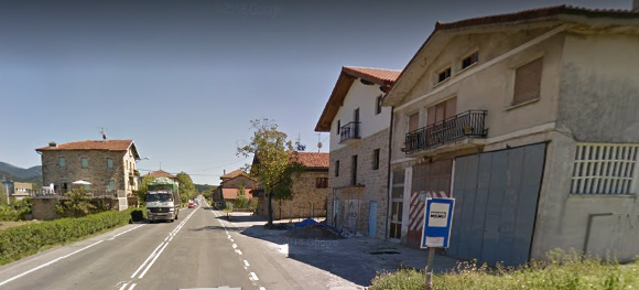 N-634 errepide alboan bizi direnek euren etxean bizitzera gonbidatu dute Rementeria 