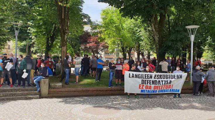 Metalgintzako grebalariek babesa adierazi diote Durangoko auzitegian deklaratzera deitutako kide bati