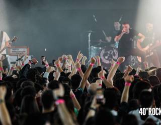 [ARGAZKI GALERIA] Aldarrikapena eta giro bikaina 40 Minutu Rock jaialdiaren X. urteurrenean