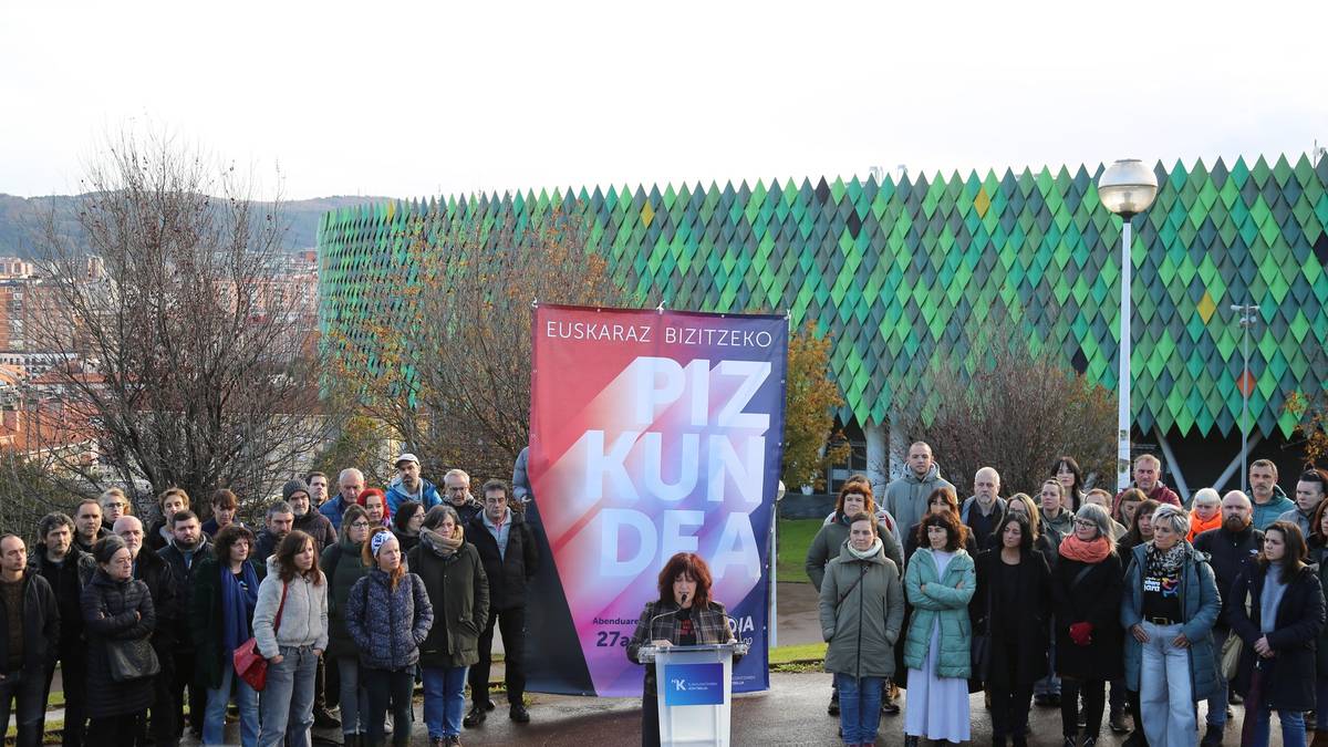 [BIDEOA]: Euskararen etorkizuna jokoan dagoela eta, Miribillako Pizkundera joatera deitu du Kontseiluak