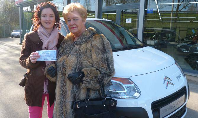 Zornotzan bizi den Laura Navasek irabazi du JAEDen autoa