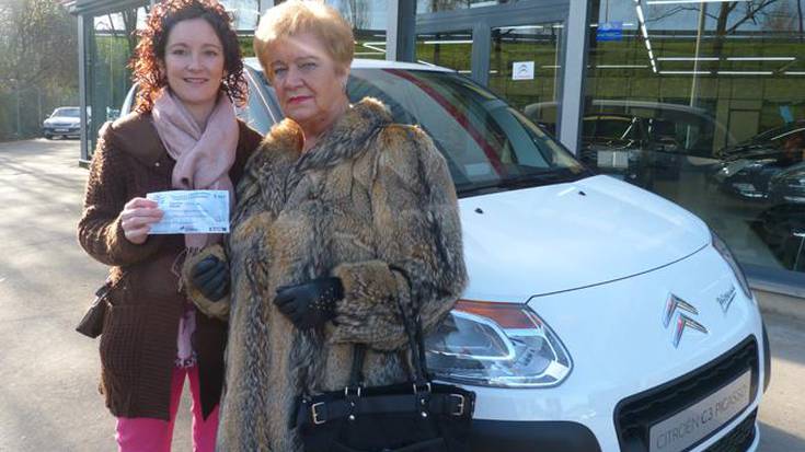 Zornotzan bizi den Laura Navasek irabazi du JAEDen autoa
