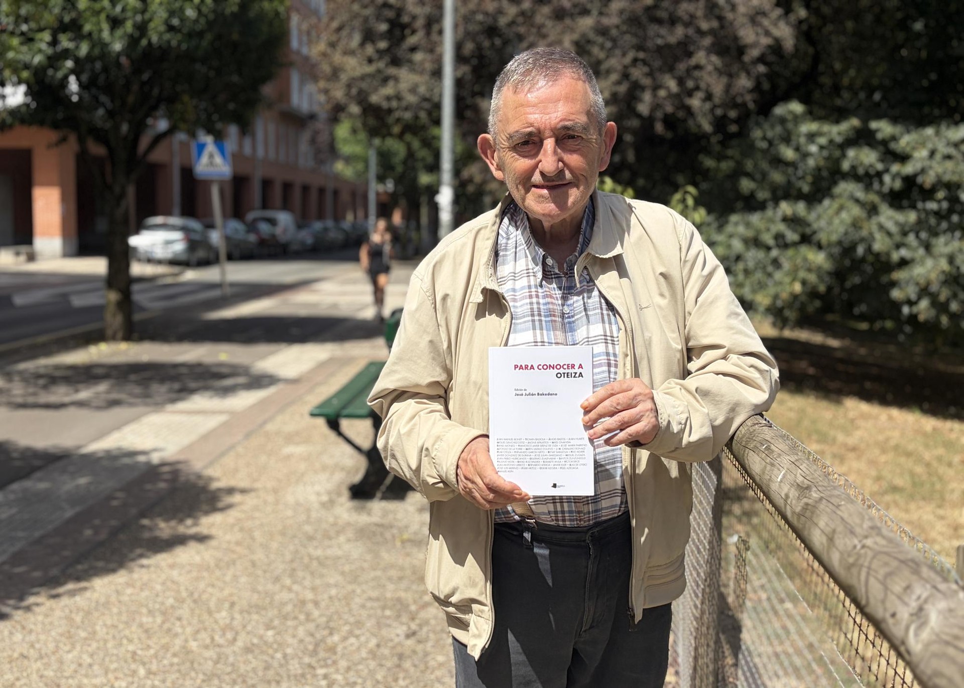 "Saiakera idatzi barik, Oteiza ezagutu zuten 36 lagunen iritziak bildu ditut"