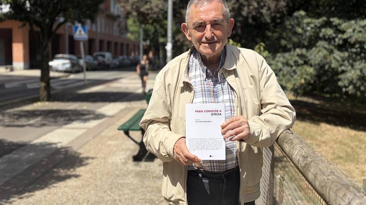 "Saiakera idatzi barik, Oteiza ezagutu zuten 36 lagunen iritziak bildu ditut"