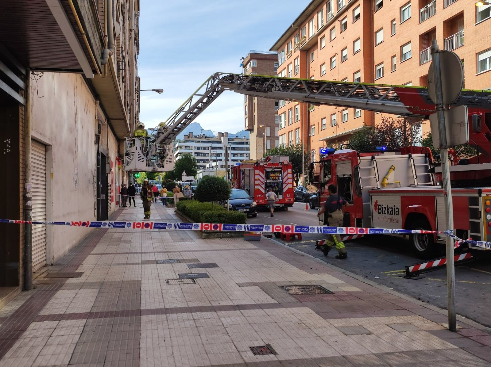 Koadro elektriko batek su hartu du Durangoko Alluitz kalean