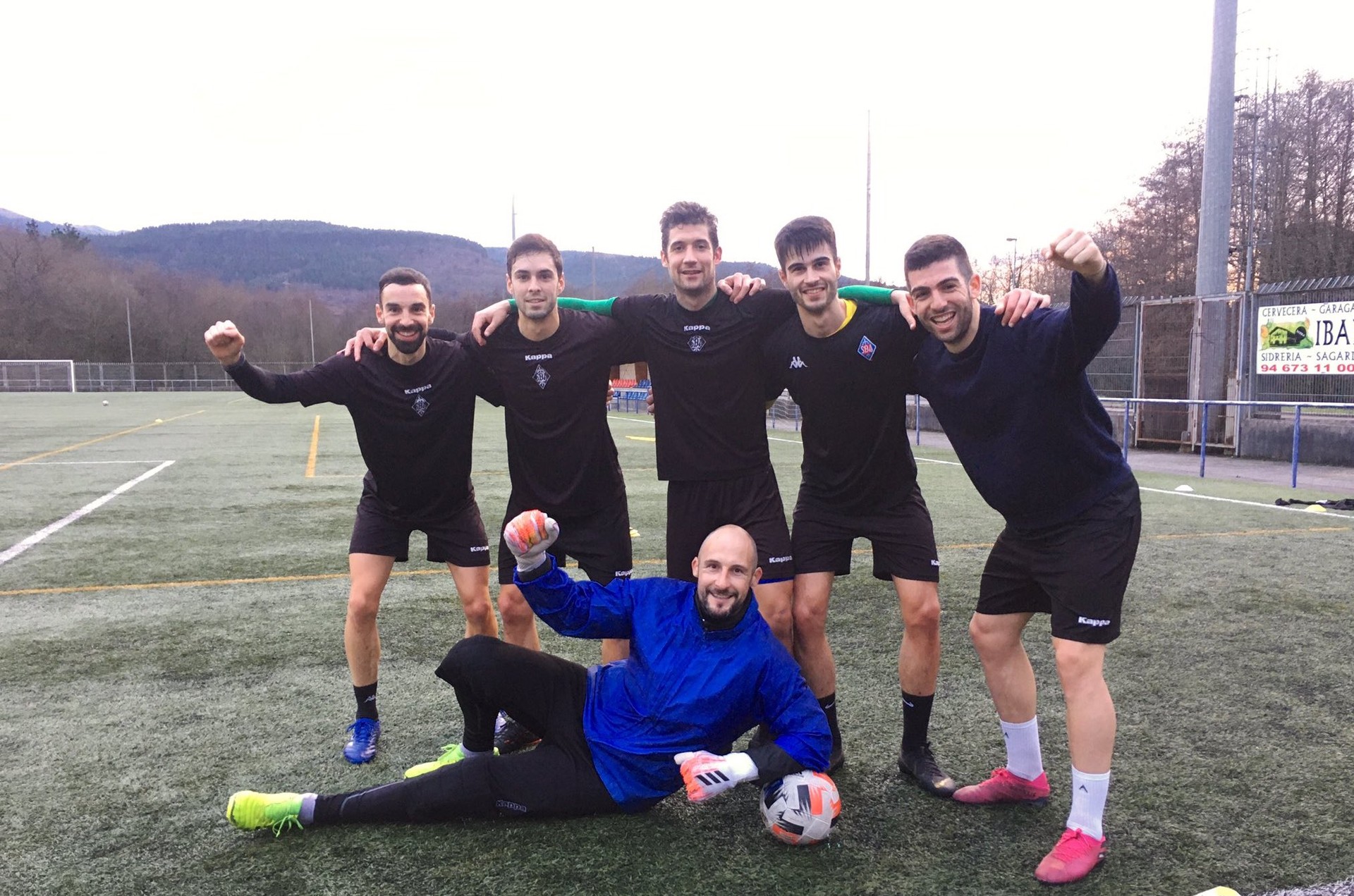 Bost gol sartuta, Iker Unzueta abadiñarrak geroago eta pisu handiagoa du Amorebietako hamaikakoan