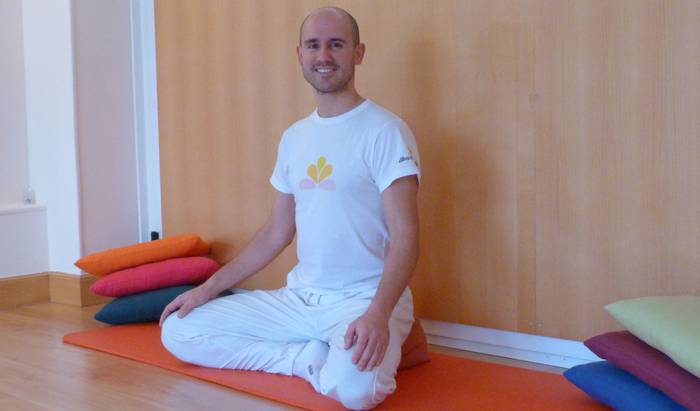"Ikastaro honekin yoga eta yogaren sakontasuna transmititu gura ditugu"