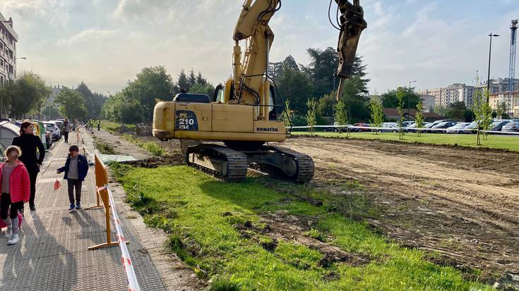 Tren geraleku zaharreko hesiak erretiratu dituzte