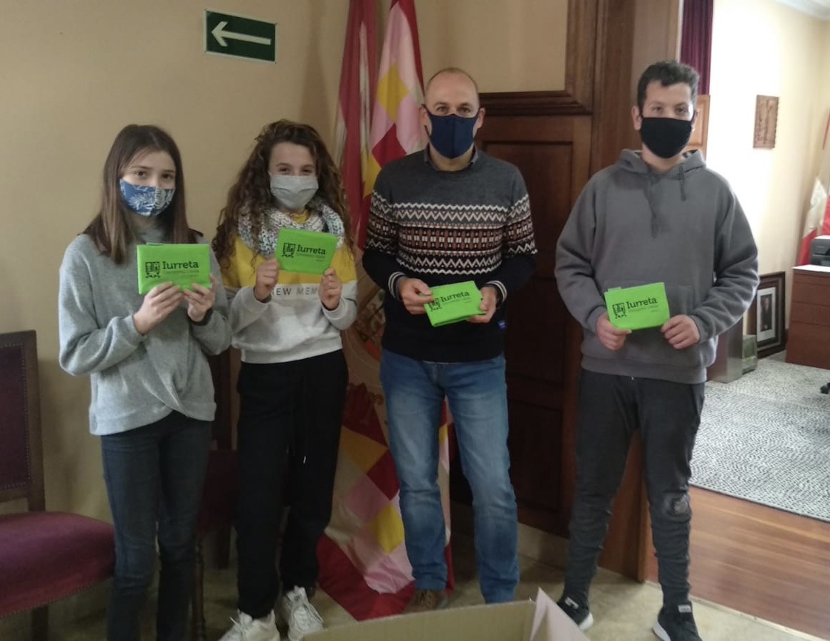 Iurretako Udalak eta Juan Orobiogoitia Institutuak aluminoa eta plastikoa saihesteko elkarlana hasi dute