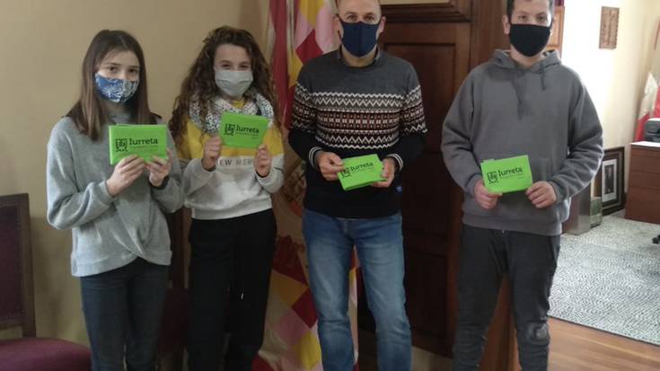 Iurretako Udalak eta Juan Orobiogoitia Institutuak aluminoa eta plastikoa saihesteko elkarlana hasi dute