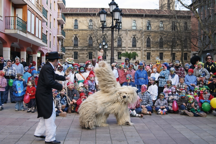 [EGITARAUA]: Surrandien kalejira eta disko festa, besteak beste, Durangon inauterietan