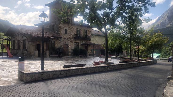 Axpera doan errepidea eta plaza inguruko bideak konpondu ditu Atxondoko Udalak