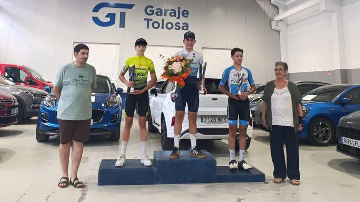 Xuban Gorroño garaile Tolosan eta Axular Aldazabal podiumean Elgoibarren