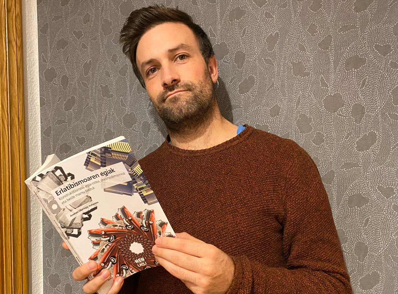 “Erabakitzeko eskubidea aldarrikatu eta koherenteki materializatzeko prest agertzen den komunitatea da eskubide horren subjektu”