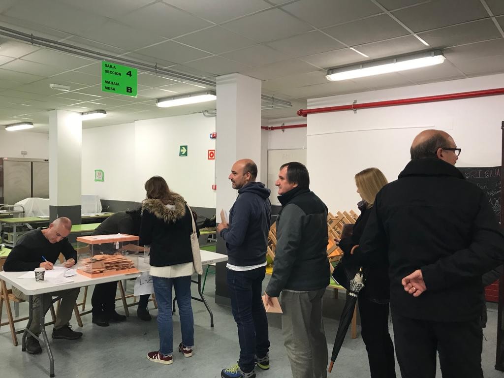 Apirilaren 5eko hauteskundeak bertan behera utzi dituzte