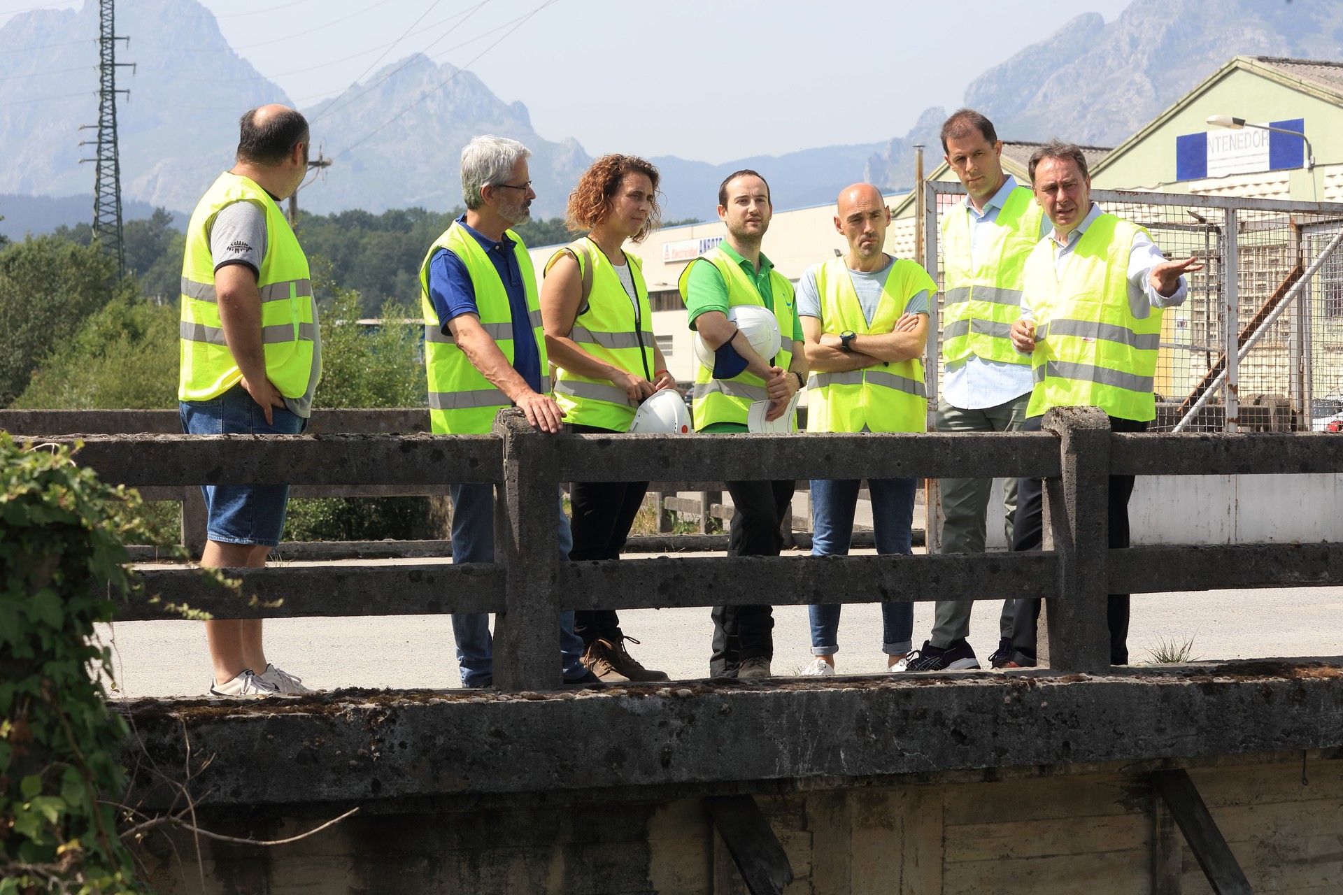 Trañapadura industrialdera sartzeko zubia ordezkatzeko lanak hasi ditu URAk