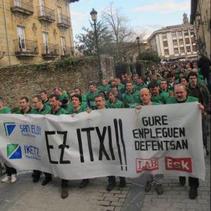 San Eloy eta Iketzen lanpostuak defendatzeko manifestazio jendetsua atzo Elorrion
