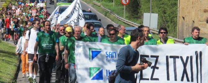 Iketz eta San Eloyko beharginak errepidera irten dira "210 lanpostu defendatzera"