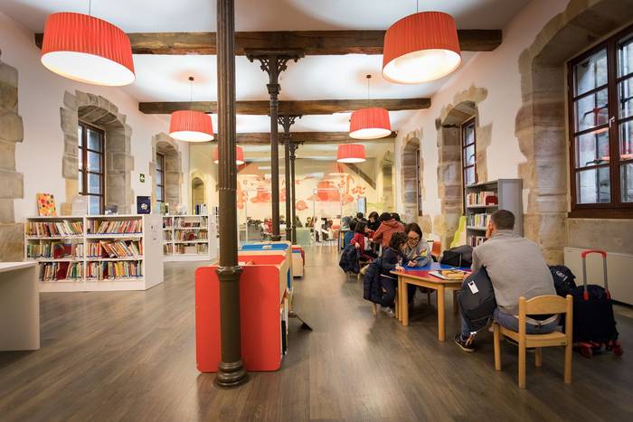 Euskara modu lasai eta sortzailean praktikatzeko saioak Bizenta Mogelen