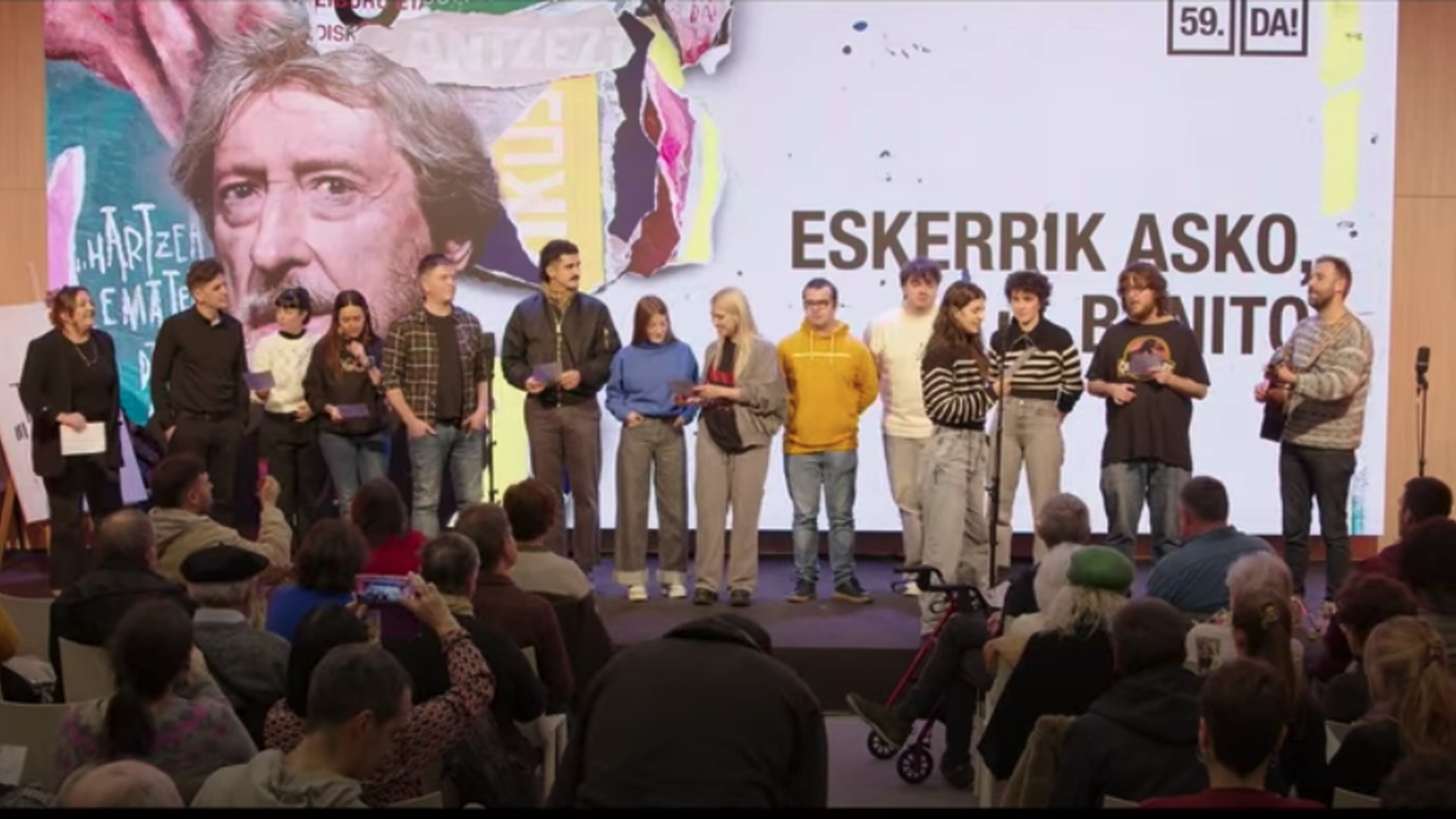 [BIDEOA]: Azokako itxiera ekitaldian Benito Lertxundiri omenaldia egin diote