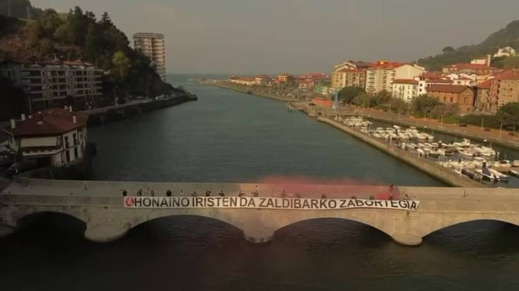 [BIDEOA]: Zabortegiko lixibiatuak ibaira "kontrolik barik" isurtzen direla salatu dute